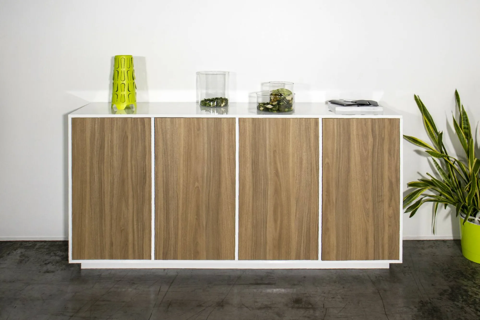 Credenza Dnande, cm 180x41h86, Bianco lucido e Noce<Dmora Sale