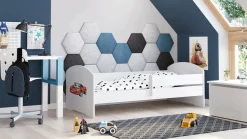 Letto per bambini Debby, 77x144 h56 cm, con macchina<Dmora Shop