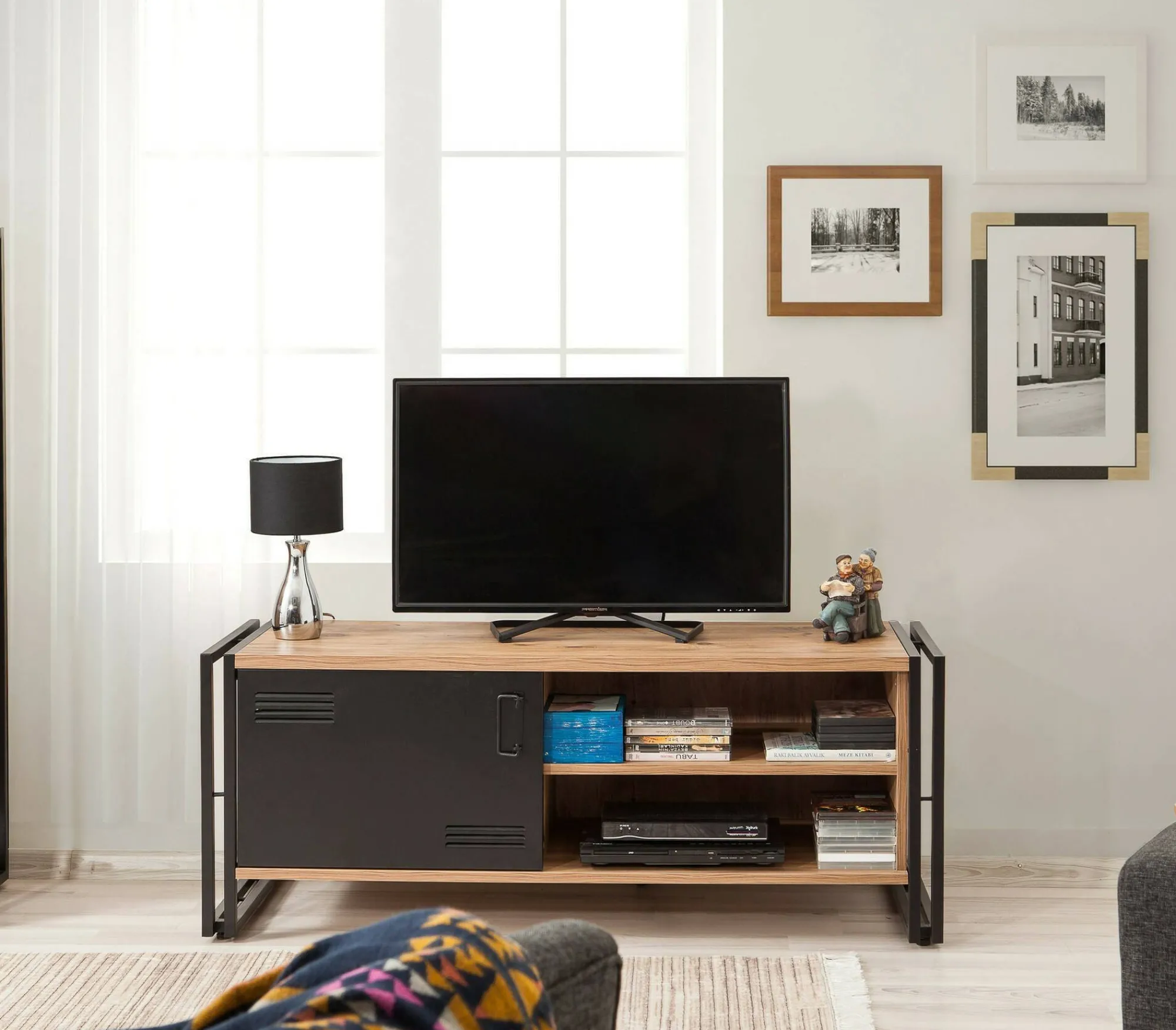 Mobile porta TV Cyprien, Quercia e Nero, 130x45h50 cm<Dmora Best Sale