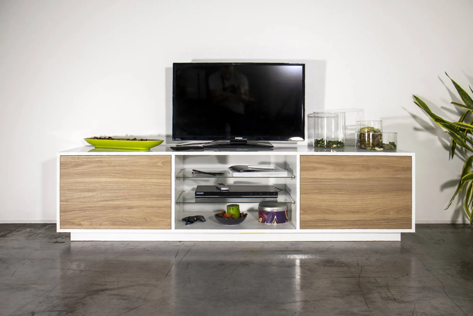 Mobile porta TV Dlongon, cm 180x41h46, Bianco lucido e Noce<Dmora Best