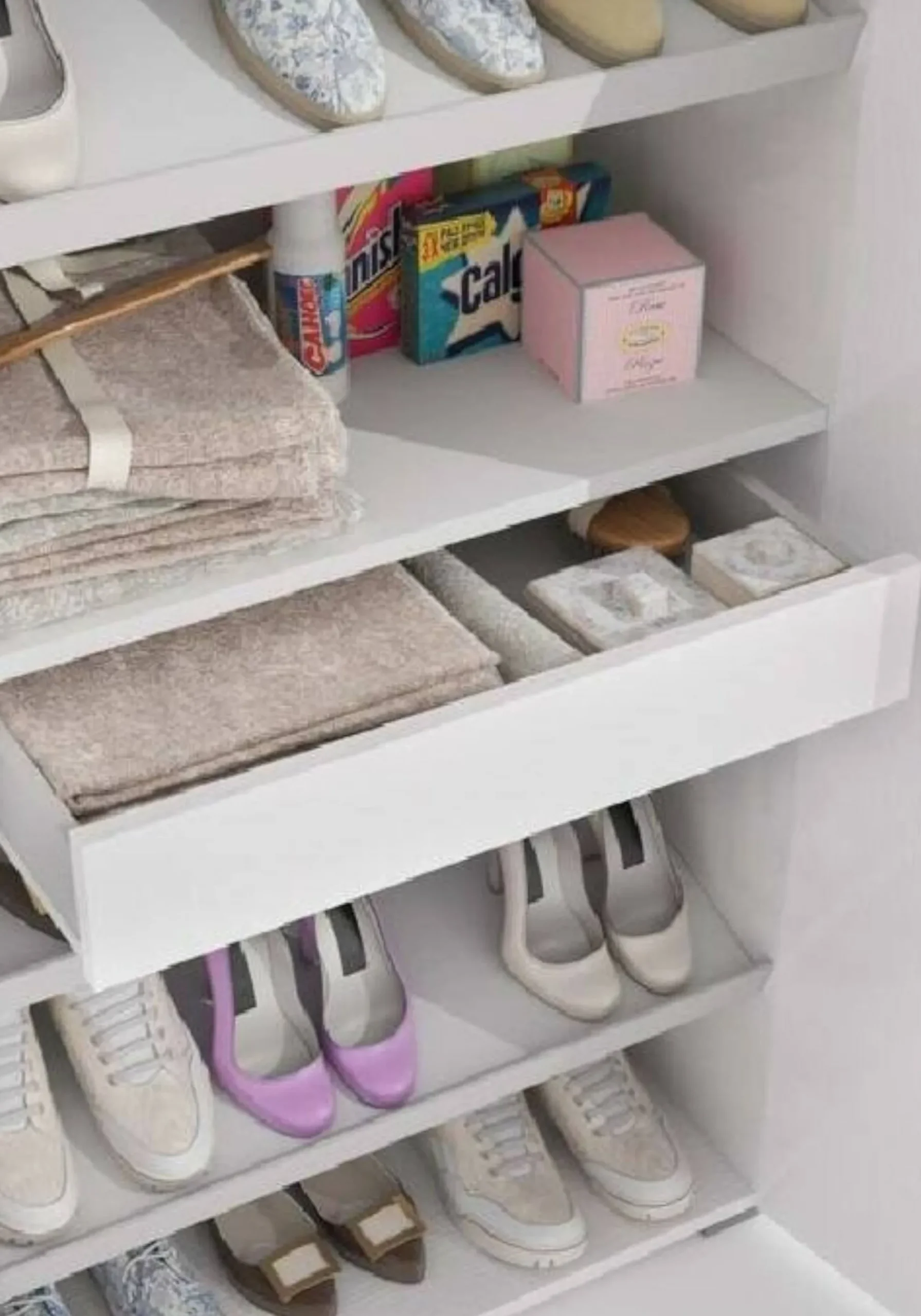 Scarpiera Dminiat, 72x37h195 cm, Bianco e Cemento<Dmora Shop