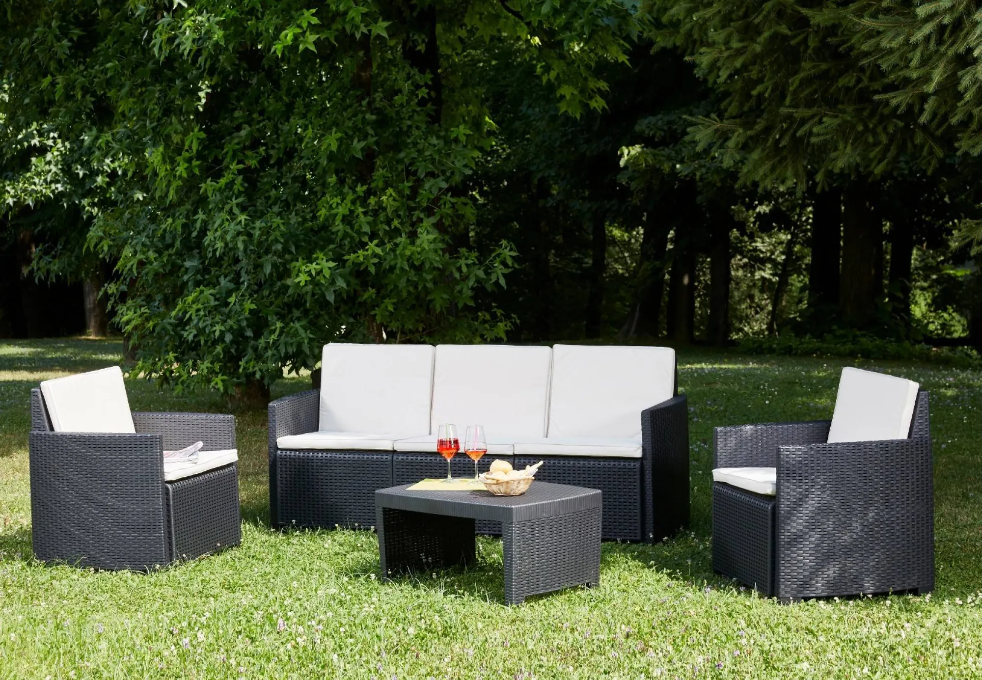Set da giardino outdoor, Salottino da esterno con 2 poltrone, 1 divano e 1 tavolino, con cuscini, 100% Made in Italy,<Dmora Best Sale
