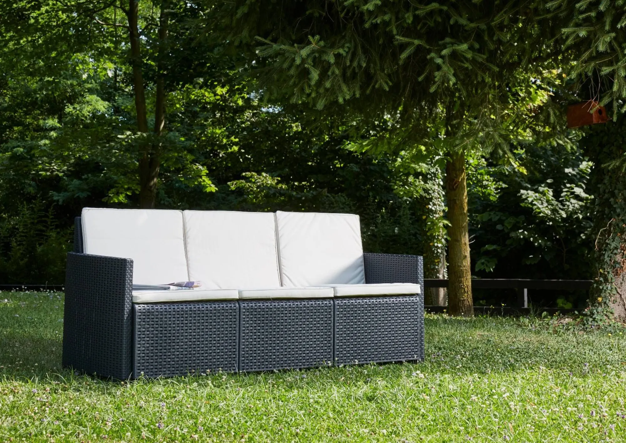 Set da giardino outdoor, Salottino da esterno con 2 poltrone, 1 divano e 1 tavolino, con cuscini, 100% Made in Italy,<Dmora Best Sale